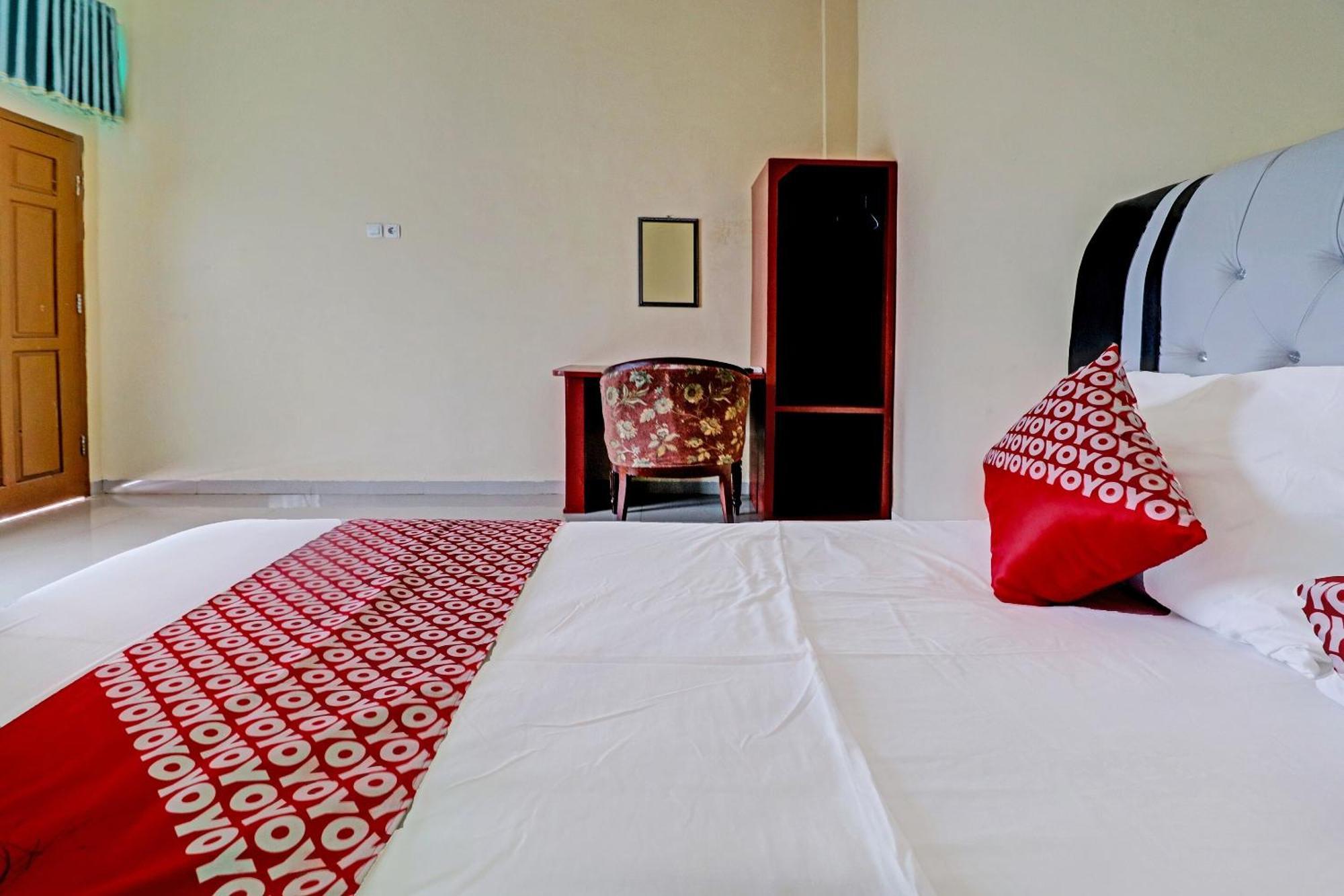 Oyo 90945 Arizon Kost Hotel Jambi Bagian luar foto