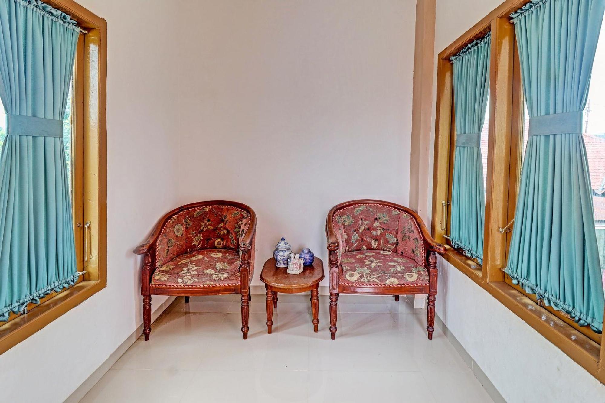 Oyo 90945 Arizon Kost Hotel Jambi Bagian luar foto