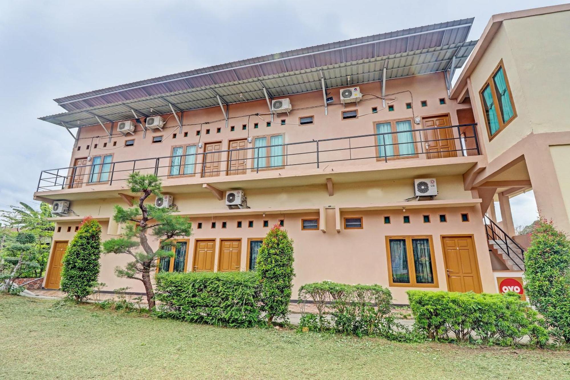 Oyo 90945 Arizon Kost Hotel Jambi Bagian luar foto