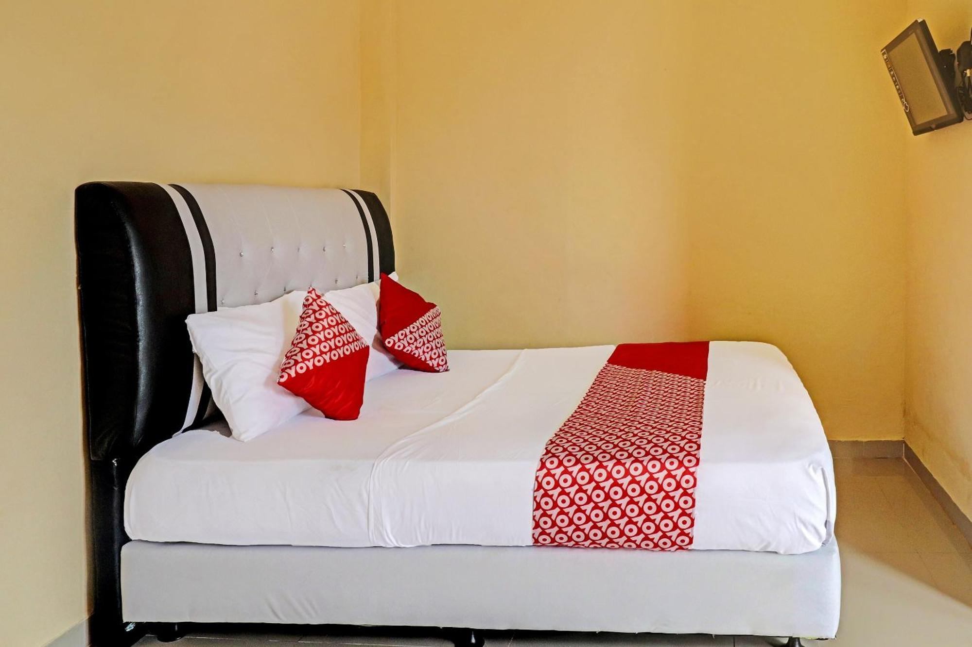 Oyo 90945 Arizon Kost Hotel Jambi Bagian luar foto