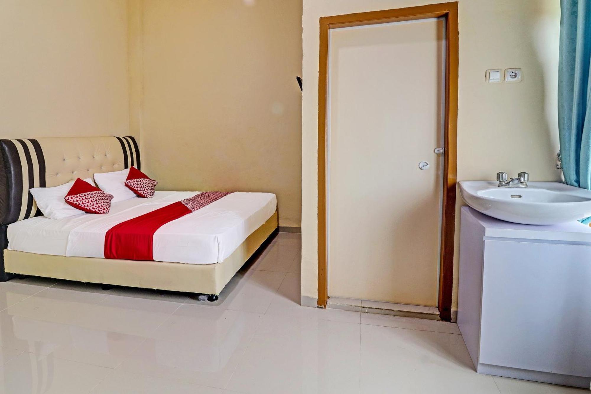 Oyo 90945 Arizon Kost Hotel Jambi Bagian luar foto