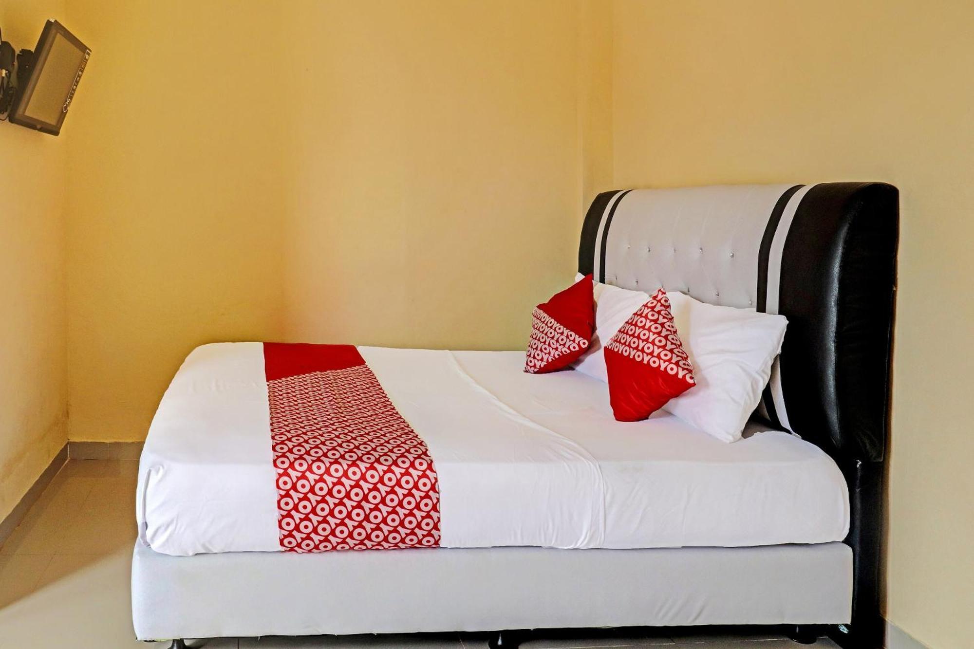 Oyo 90945 Arizon Kost Hotel Jambi Bagian luar foto