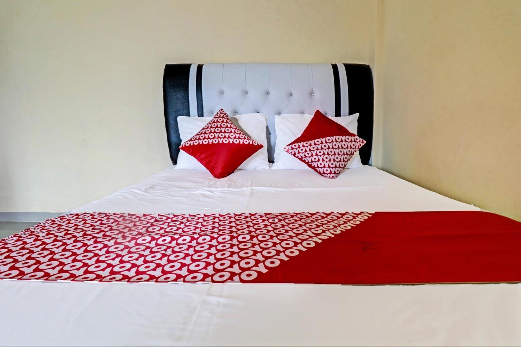 Oyo 90945 Arizon Kost Hotel Jambi Bagian luar foto